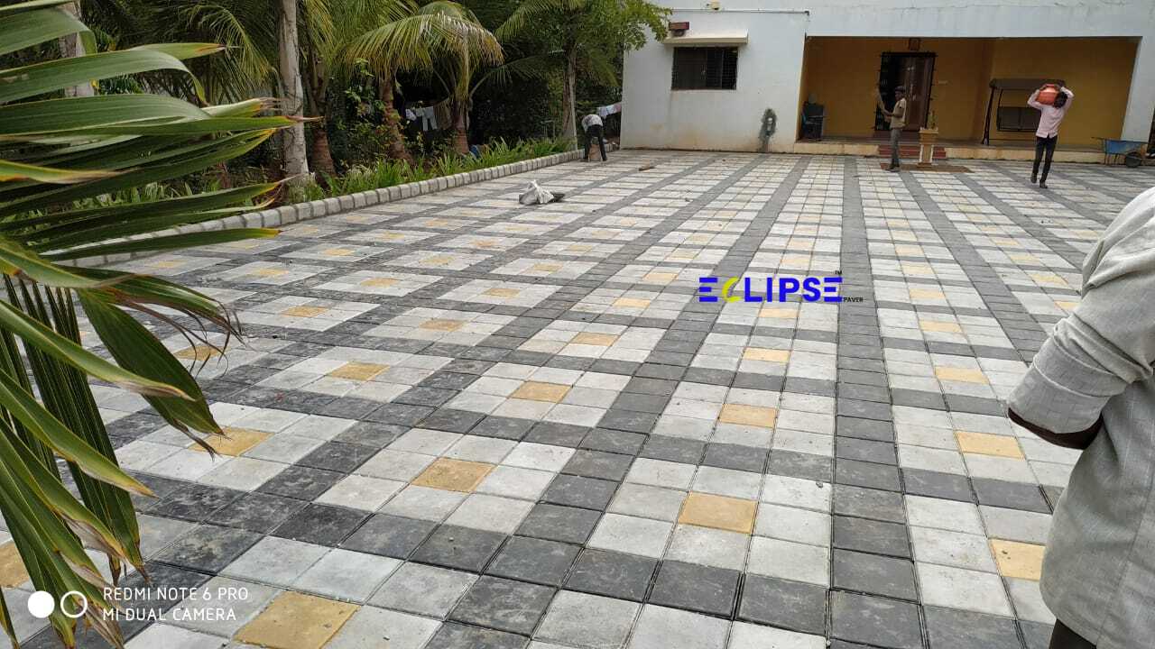 Square Paver Block Manufacturer Glossy M30